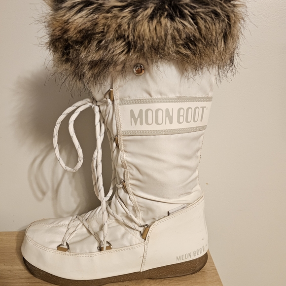 Moon Boot Tall White Monaco With Faux Fur-Trim - Picture 9 of 12